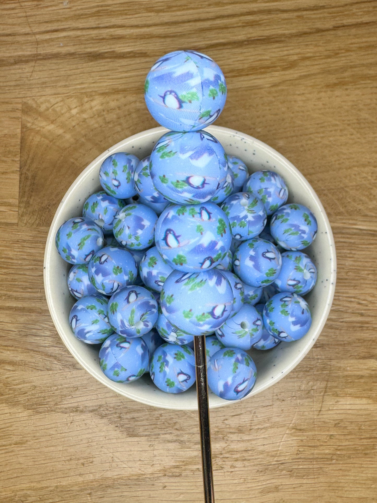 15mm Snowboarding Penguins Silicone Bead